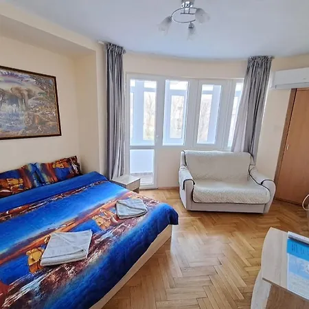 Варна Хостел Lägenhet *